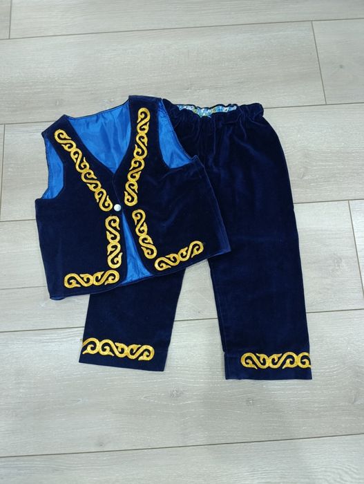 Продам костюм на годик