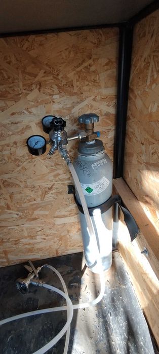 Dozator de bere cu trei cuple diferite