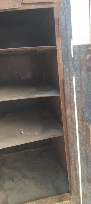 Сейф железный с замком
