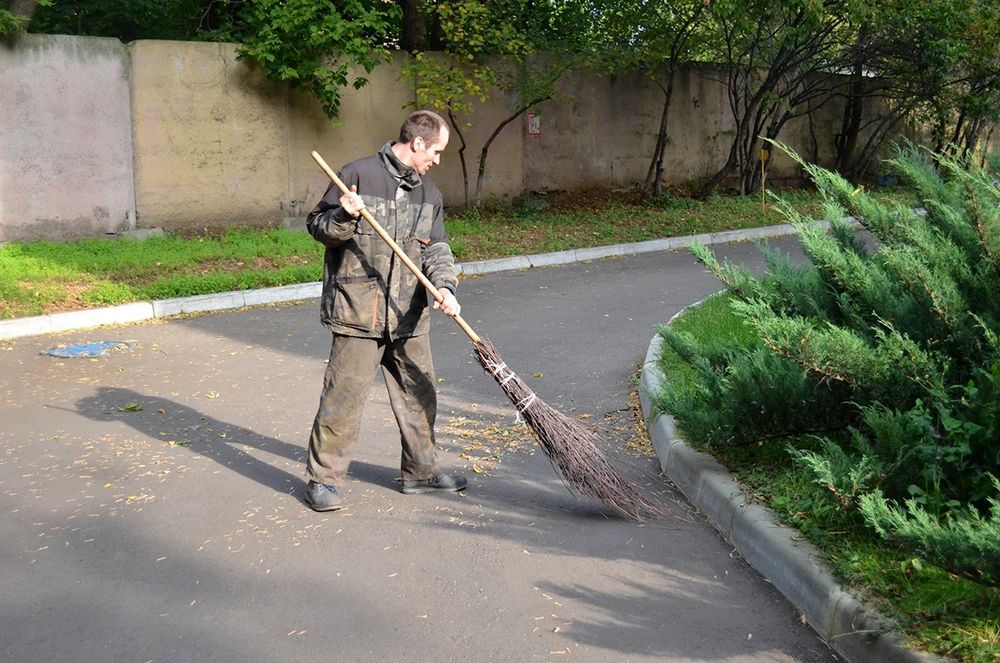 Дворник  Убераю Двор Мусар