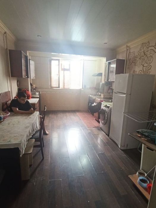 Продаётся 4-х комнатная квартира в Сергели 8