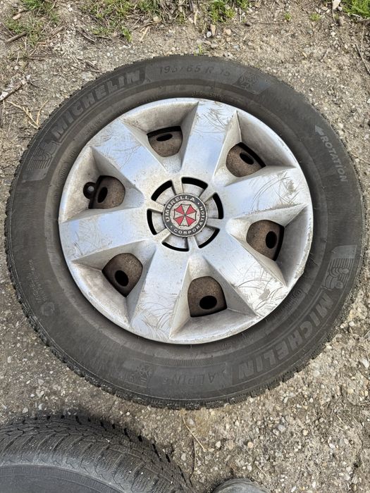 4 roti renault cu caciucuri de iarna