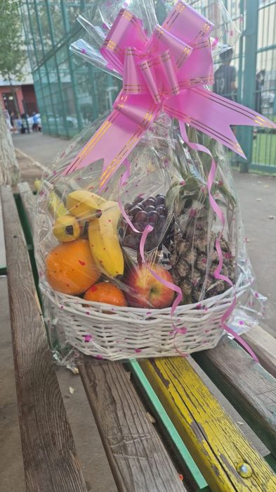 Продам фрукты, виноводка. Упаковкой Подарочная