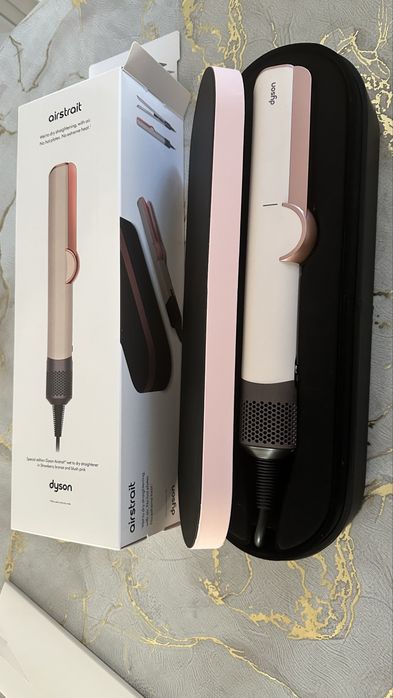 Дайсон фен новый