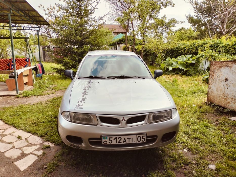 Митсубиси Харизма