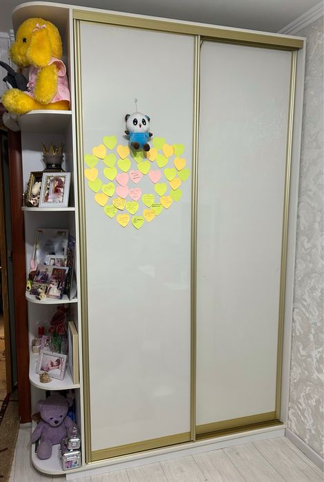 Продается стильный белый шкаф-купе в отличном состоянии
