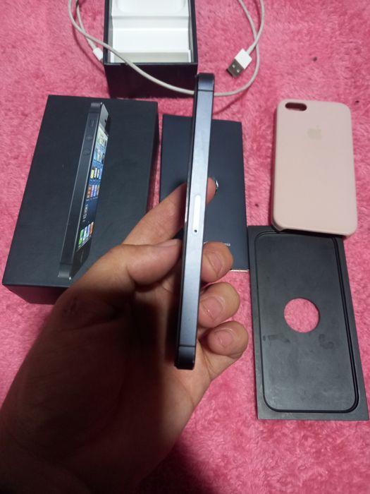 Iphone 5. Black 32 gb