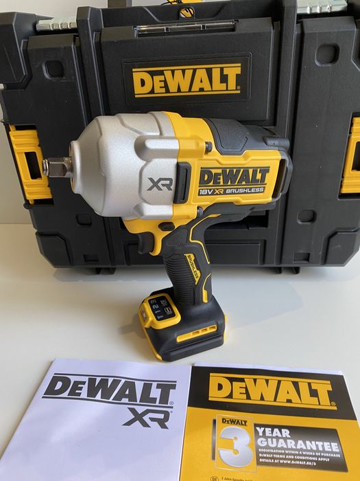 Акумулаторен ударен гайковерт DeWALT DCF961NT 18V / 2372 Nm