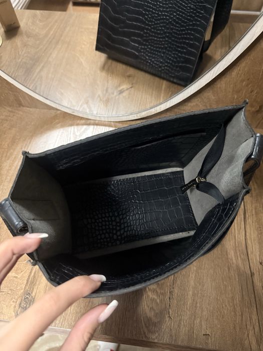 Продаеться сумка черного цвета