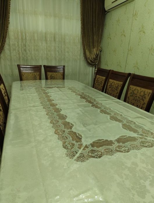 Срочно продается столь стульями