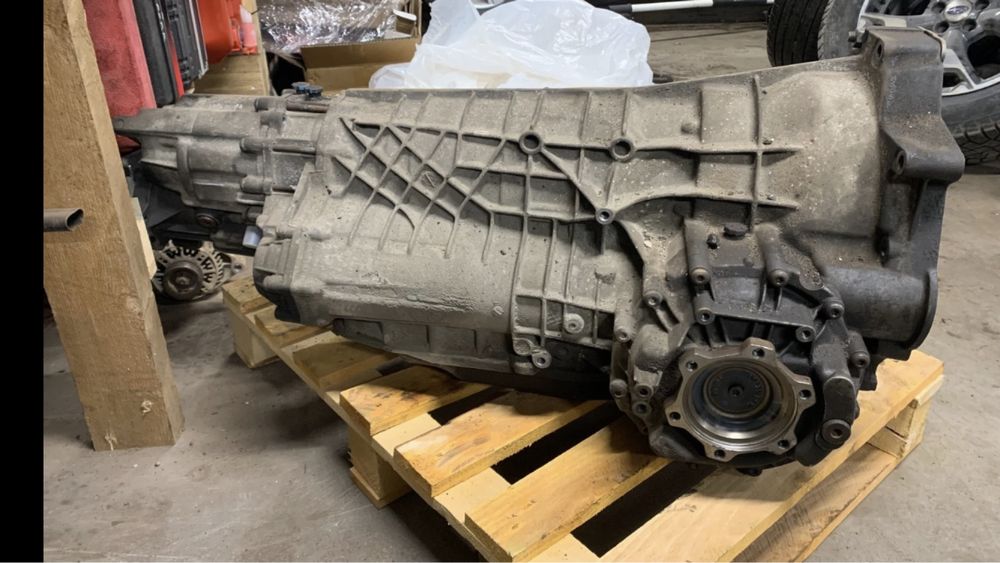 Придава се на части скоростна кутия Ауди А8 с код ECZ