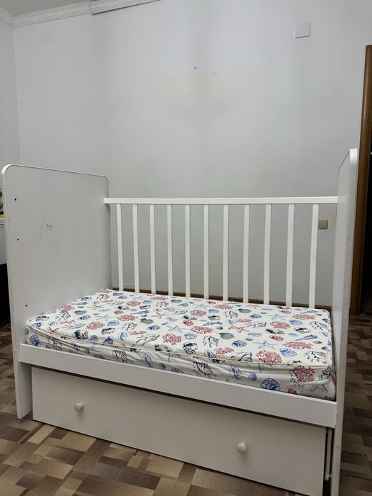 Продается детская кроватка с матрасом