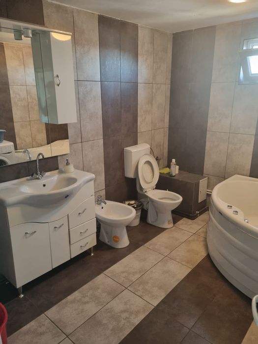 Casă de închiriat