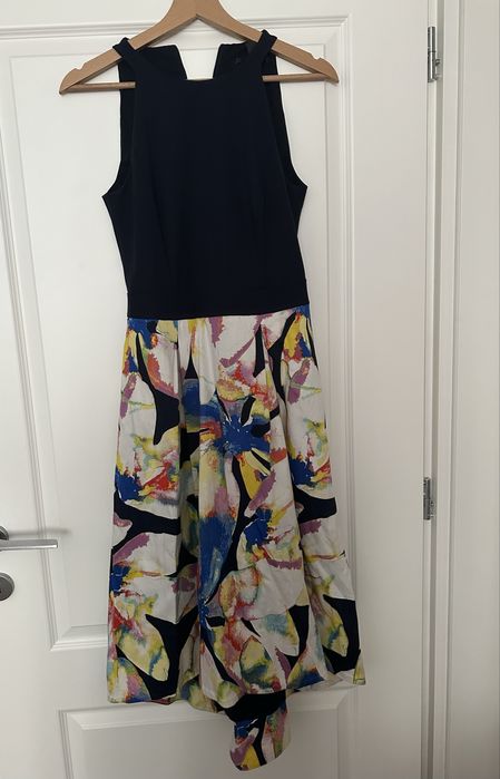 Елегангна рокля на Esprit