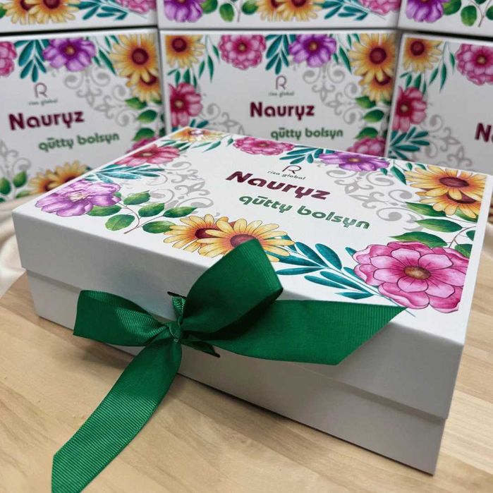 Коробка на магните с лентой