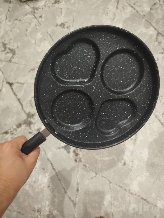 4 bo‘limli marmar qoplamali skovorodka – yurak va yumaloq shakllar.