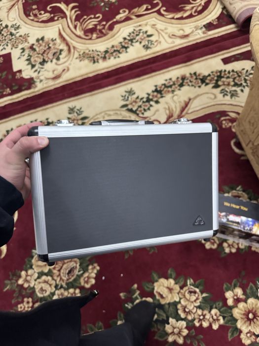 Студийный конденсаторный микрофон Behringer B2 Pro