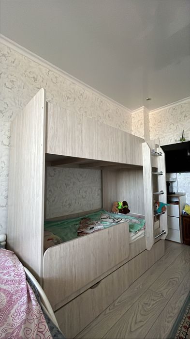 Двухярустный кроват