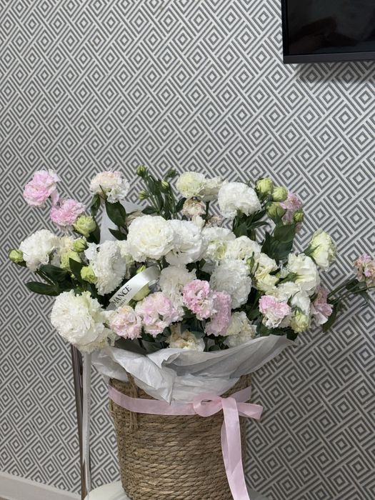 Цветы (кустовые гвоздики)