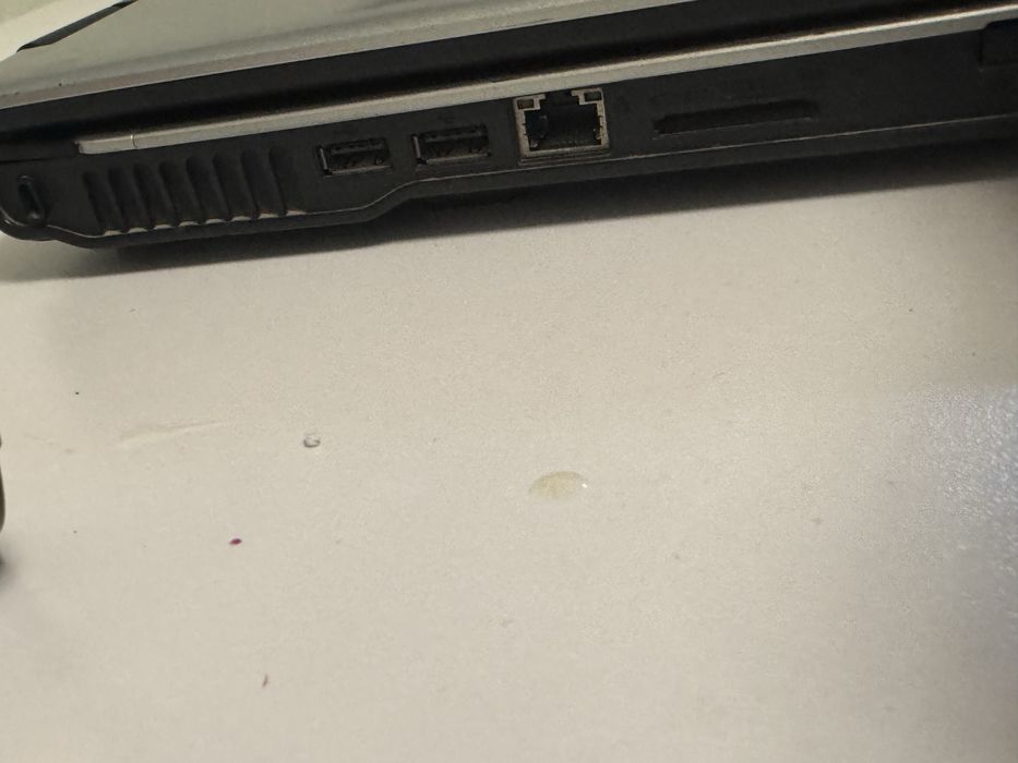 Acer kompyuter DVD ichida qotmasdan ishkaydi