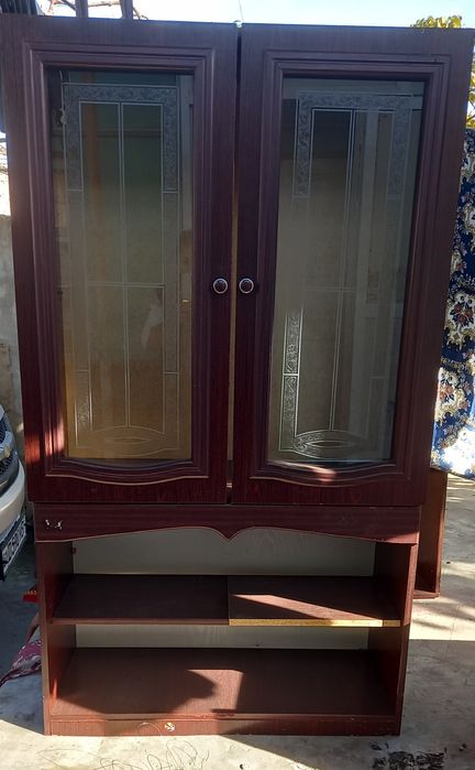 Продам сервант  200тысяч