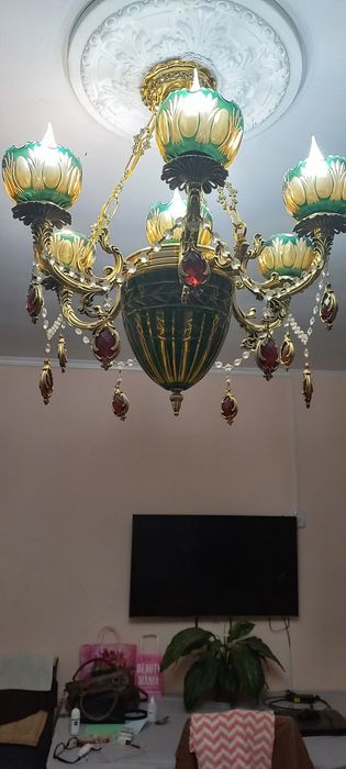 Продается люстра.