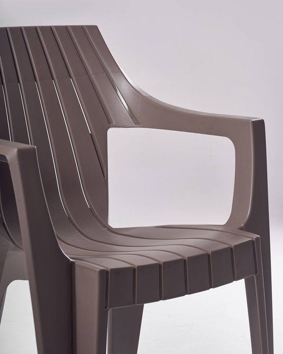 Пластиковый стул BRUNO