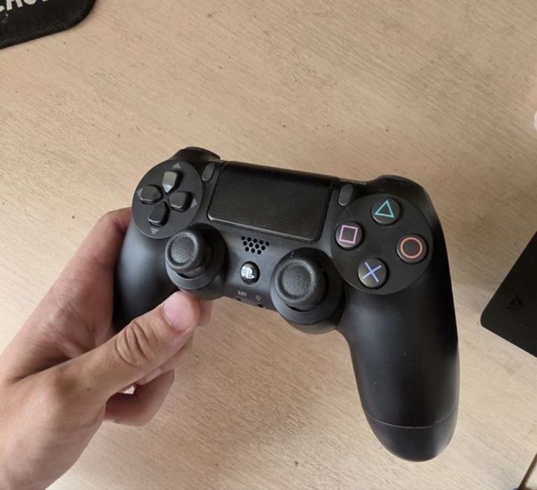 Sony playstation 4 slim