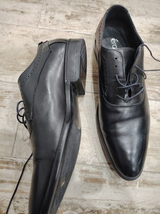 2 perechi pantofi din piele naturală mărimea 45  -150 lei ambele perechi