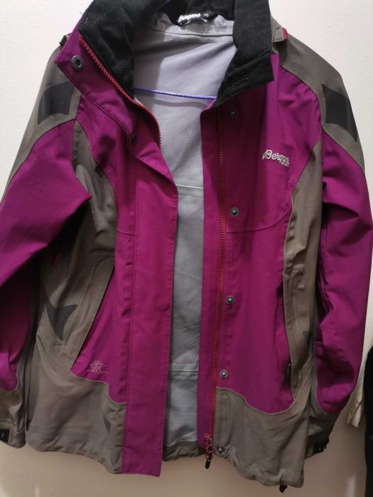 Дамско спортно яке