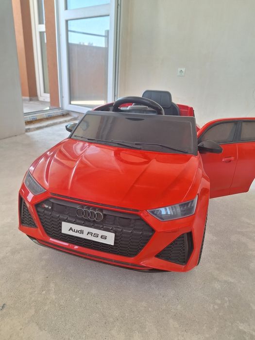 Продава се електрическа кола AUDI RS 6