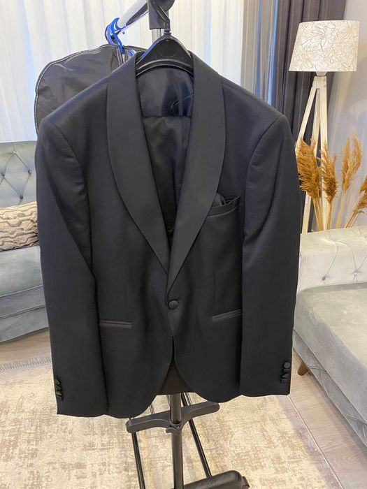 Елегантен мъжки костюм