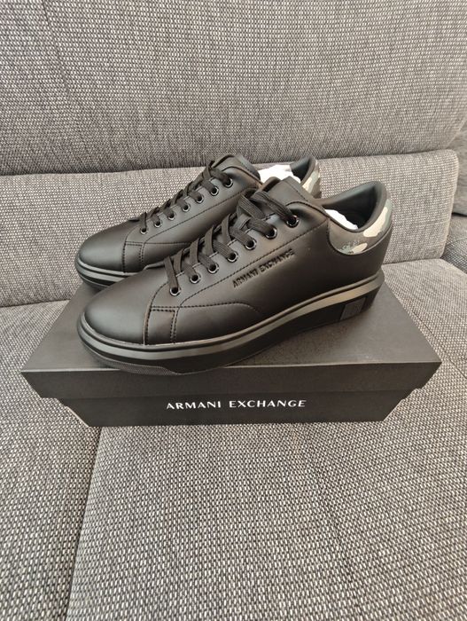 Продавам Маратонки Armani Exchange