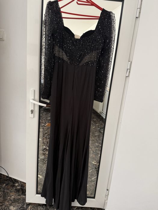 Rochie neagra de okazie cu paiete