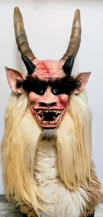 Masca krampus, coarne vita, blana oaie