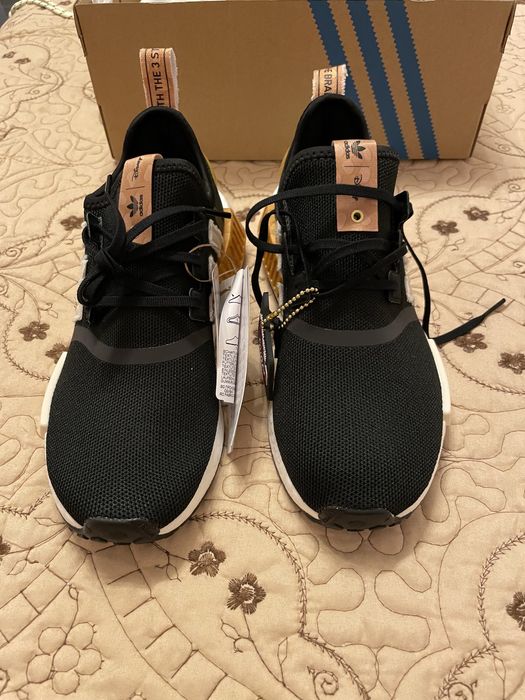 Adidas Disney.                            .