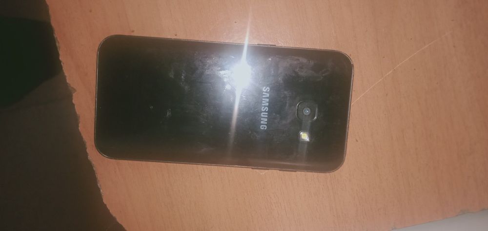 Самсунг А3 обменю