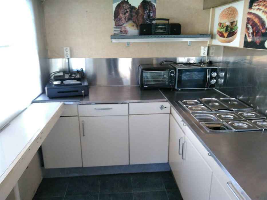 Търговска каравана под наем за стационарно ползване