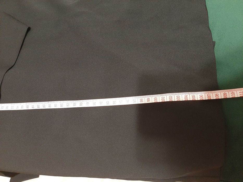 Rochie neagra cu maneci colorate