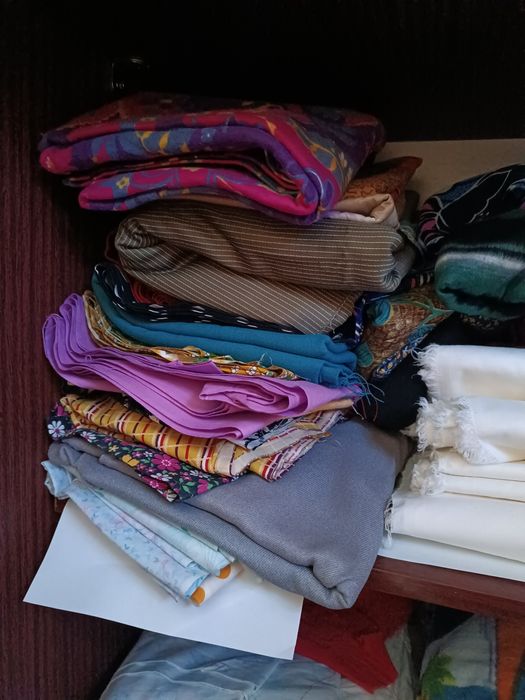 Продам ситцевые отрезы,покрывало,шерстяные одеяла