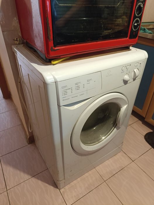Продам стиральную машину indesit