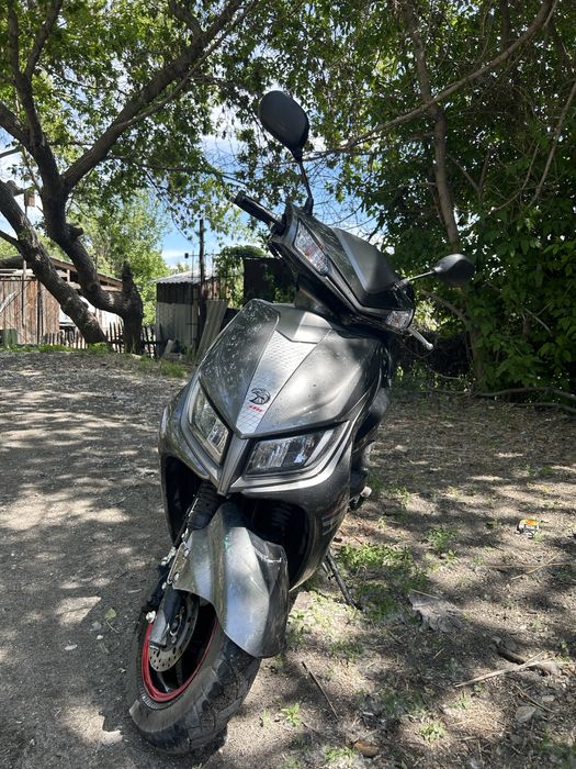 Продам скутер Liya M8.