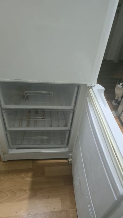 Холодильник indesit