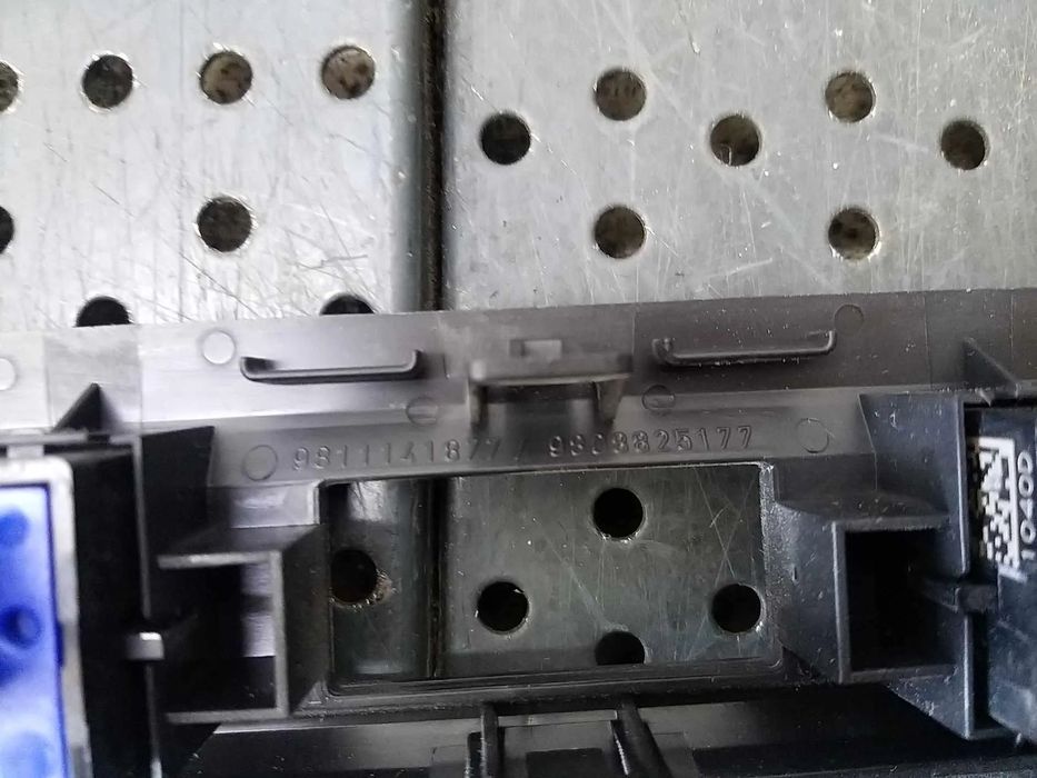 Panou butoane blocare usi esp start stop opel vivaro c 9811141877 9808825177 98088565zd 98088536zd