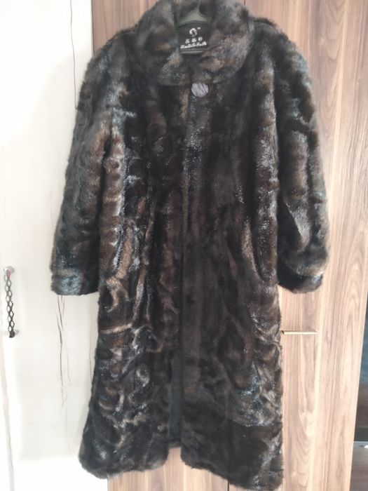Продам шубу размер 48-50  за 10000
