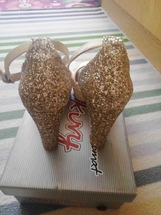 Абитуриентски обувки