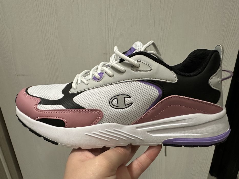 Нови дамски маратонки Champion