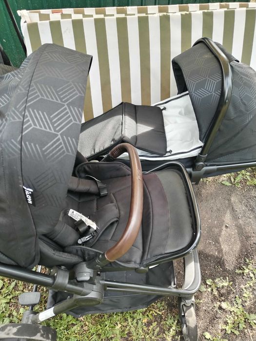 Продам детскую коляску