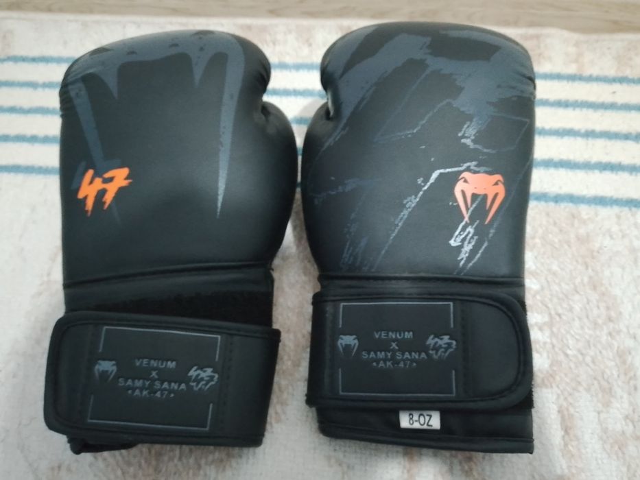 Боксерские перчатки веном