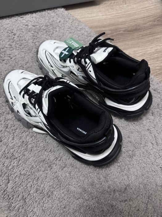 Balenciaga tracks v2 44
